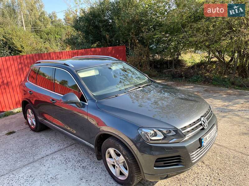 Внедорожник / Кроссовер Volkswagen Touareg 2011 в Сарнах