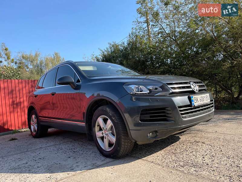 Внедорожник / Кроссовер Volkswagen Touareg 2011 в Сарнах