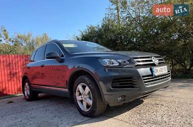 Внедорожник / Кроссовер Volkswagen Touareg 2011 в Сарнах