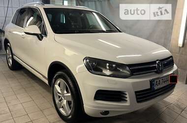 Позашляховик / Кросовер Volkswagen Touareg 2012 в Києві