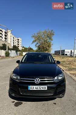 Внедорожник / Кроссовер Volkswagen Touareg 2013 в Харькове