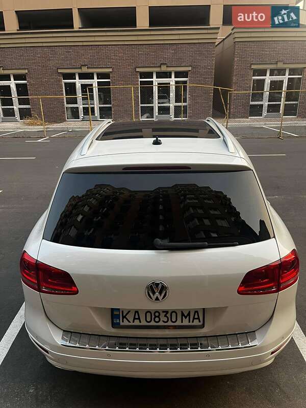 Позашляховик / Кросовер Volkswagen Touareg 2013 в Києві