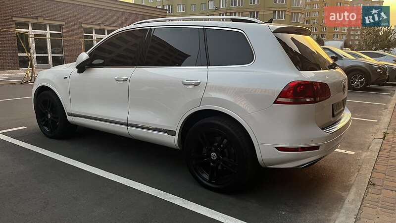 Позашляховик / Кросовер Volkswagen Touareg 2013 в Києві