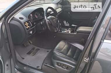 Внедорожник / Кроссовер Volkswagen Touareg 2011 в 