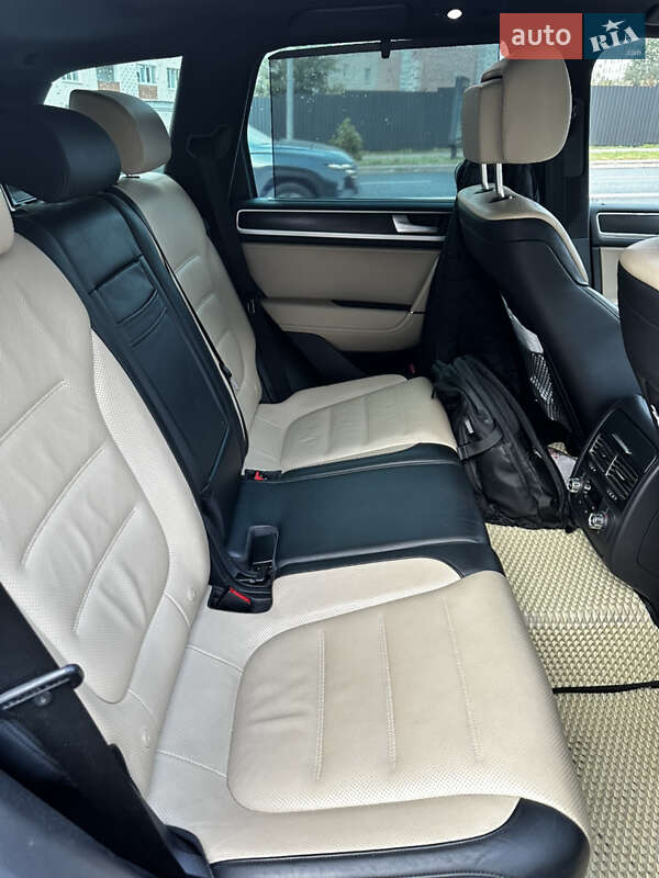 Позашляховик / Кросовер Volkswagen Touareg 2014 в Хмельницькому