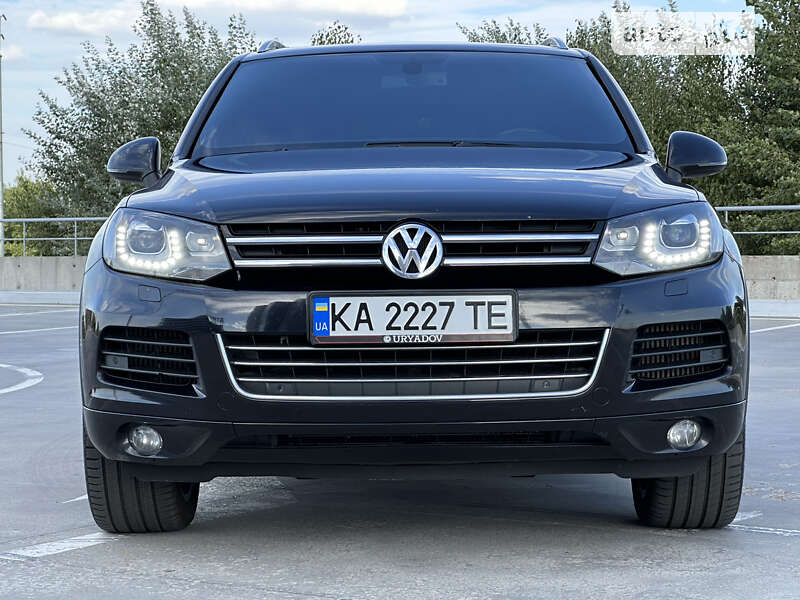 Позашляховик / Кросовер Volkswagen Touareg 2012 в Києві