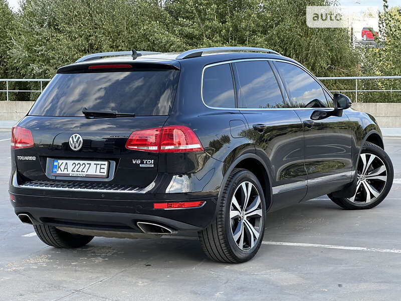 Позашляховик / Кросовер Volkswagen Touareg 2012 в Києві