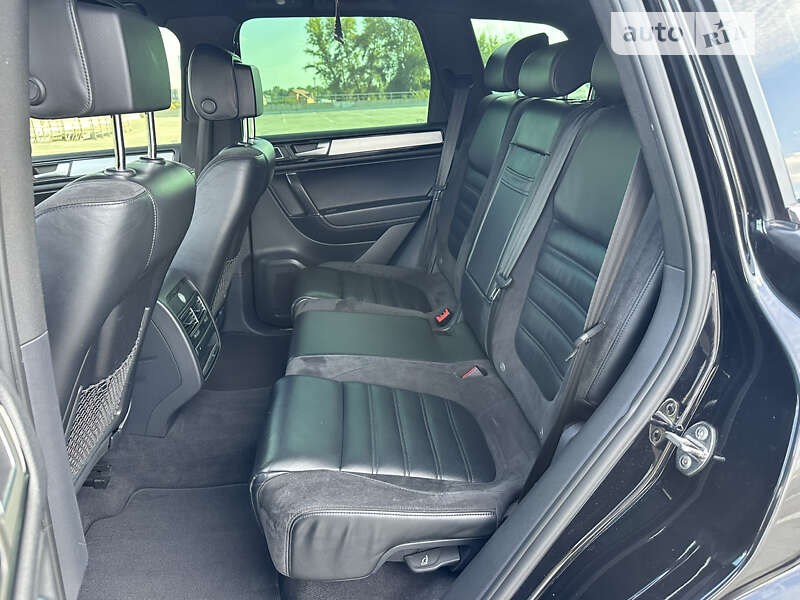 Позашляховик / Кросовер Volkswagen Touareg 2012 в Києві
