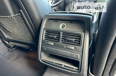 Внедорожник / Кроссовер Volkswagen Touareg 2012 в 