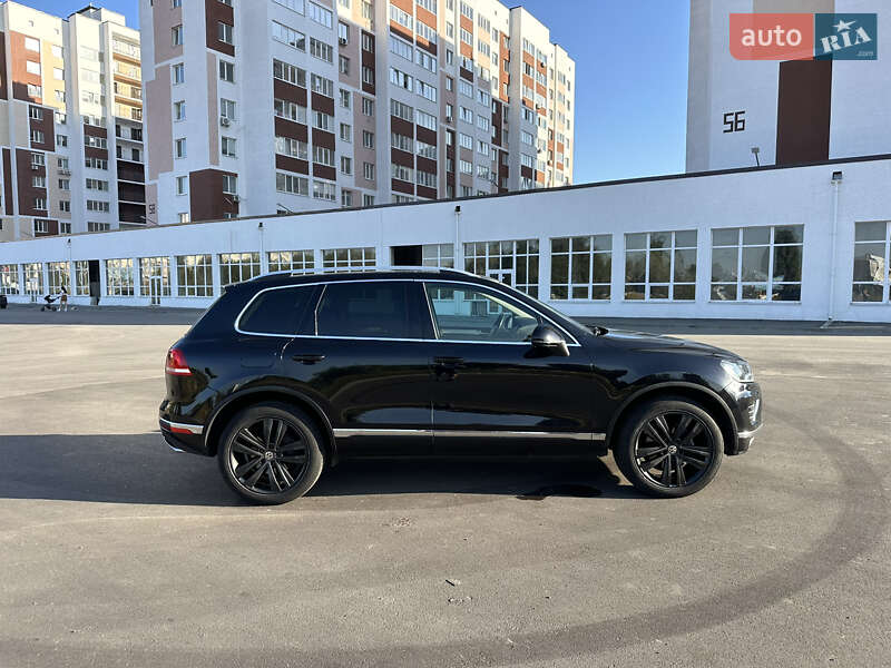 Внедорожник / Кроссовер Volkswagen Touareg 2017 в Киеве