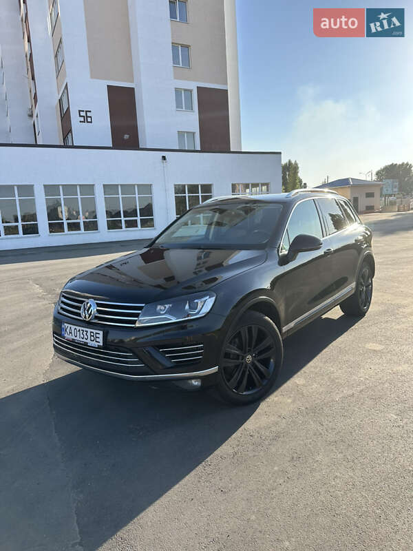 Внедорожник / Кроссовер Volkswagen Touareg 2017 в Киеве