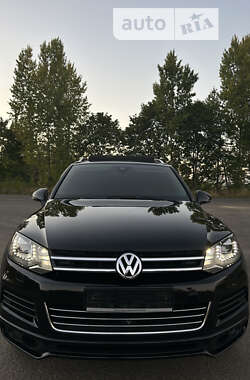 Внедорожник / Кроссовер Volkswagen Touareg 2012 в Любашевке