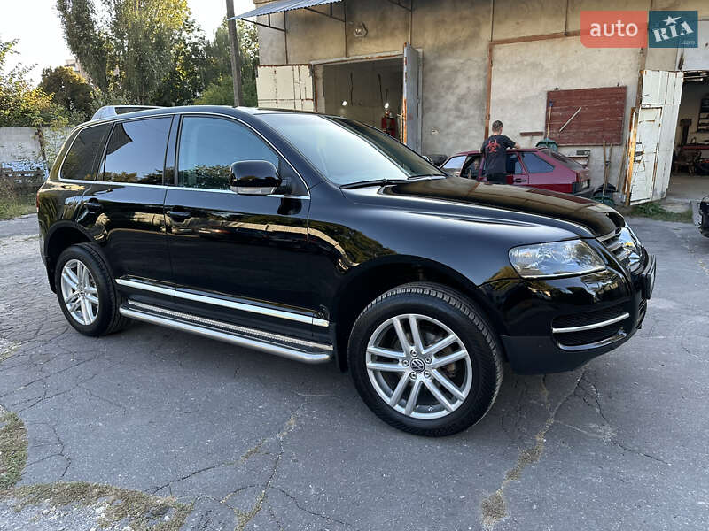 Внедорожник / Кроссовер Volkswagen Touareg 2006 в 