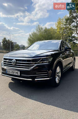 Позашляховик / Кросовер Volkswagen Touareg 2018 в Харкові