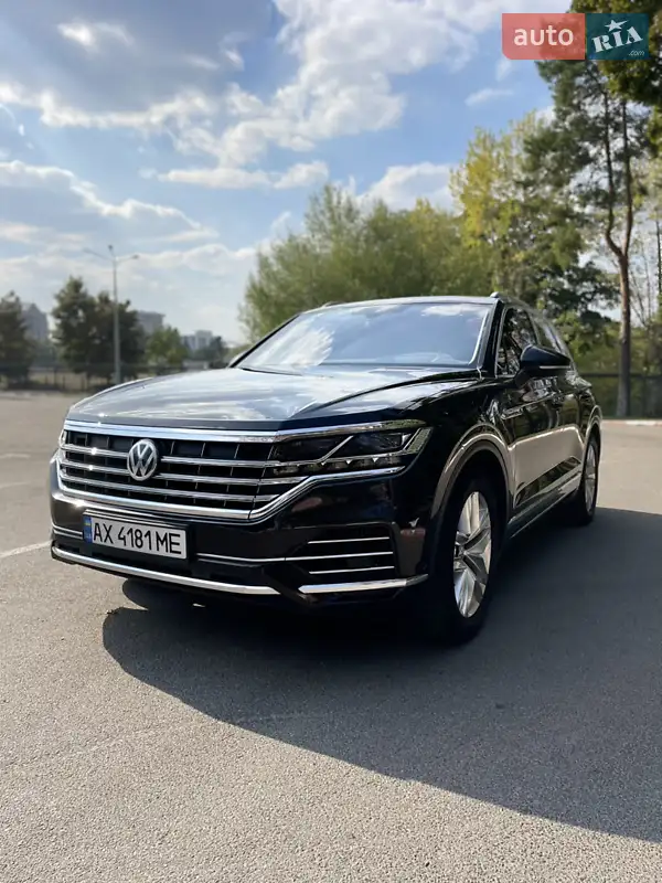 Внедорожник / Кроссовер Volkswagen Touareg 2018 в 