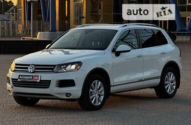 Внедорожник / Кроссовер Volkswagen Touareg 2014 в Киеве