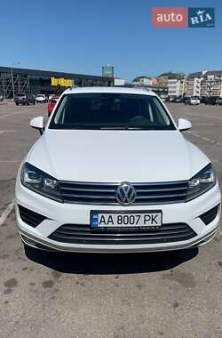 Внедорожник / Кроссовер Volkswagen Touareg 2017 в 