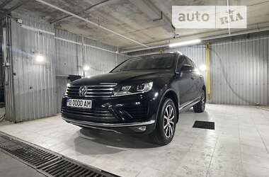 Позашляховик / Кросовер Volkswagen Touareg 2016 в Києві