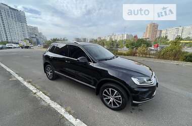 Позашляховик / Кросовер Volkswagen Touareg 2016 в Києві