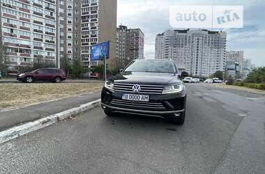 Позашляховик / Кросовер Volkswagen Touareg 2016 в Києві