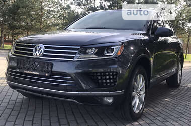 Позашляховик / Кросовер Volkswagen Touareg 2015 в Дрогобичі