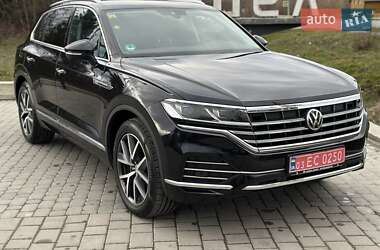 Внедорожник / Кроссовер Volkswagen Touareg 2018 в 