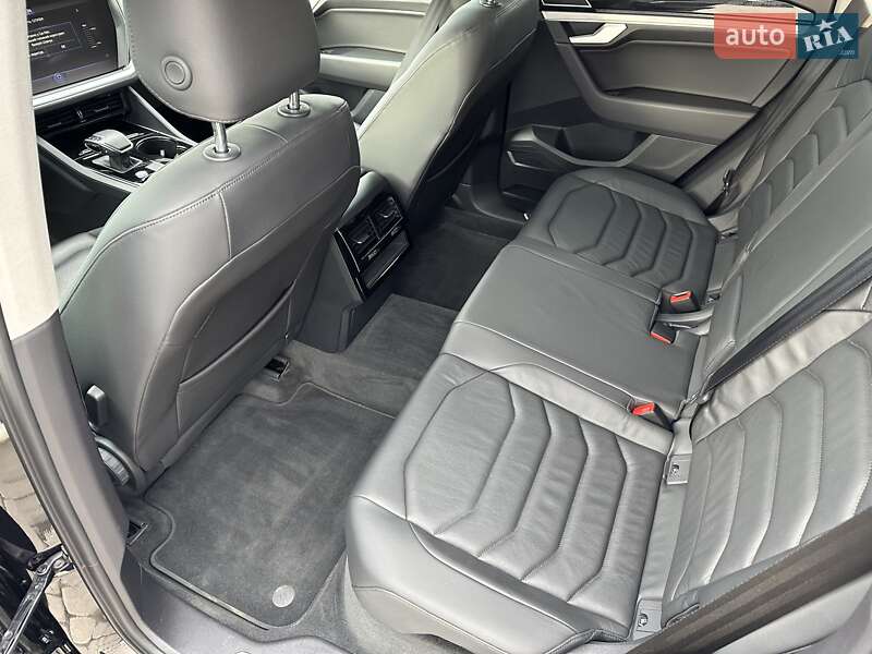 Внедорожник / Кроссовер Volkswagen Touareg 2018 в Луцке