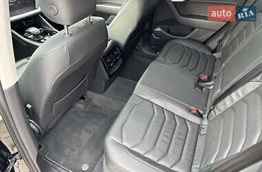 Внедорожник / Кроссовер Volkswagen Touareg 2018 в 