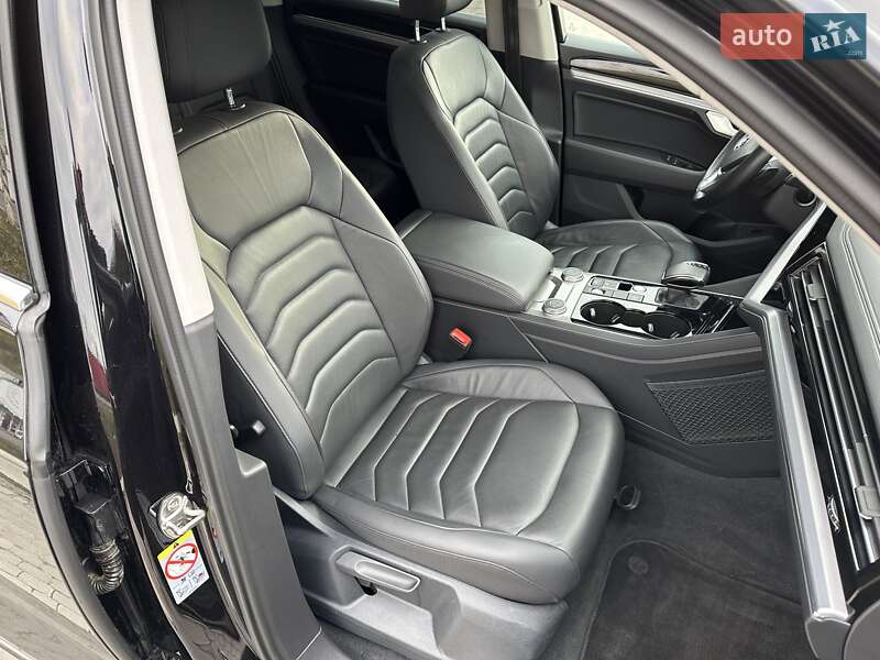 Внедорожник / Кроссовер Volkswagen Touareg 2018 в Луцке