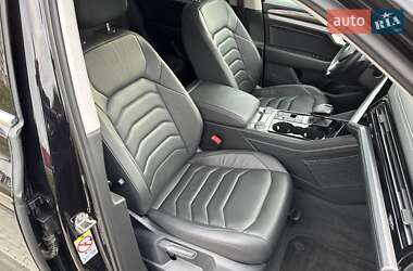 Внедорожник / Кроссовер Volkswagen Touareg 2018 в 