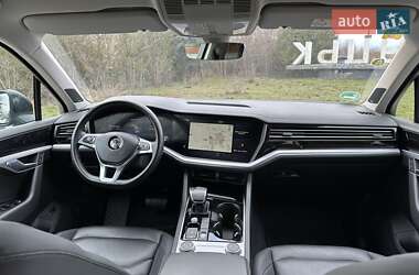 Внедорожник / Кроссовер Volkswagen Touareg 2018 в 