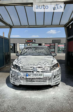 Внедорожник / Кроссовер Volkswagen Touareg 2012 в Львове