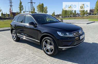 Внедорожник / Кроссовер Volkswagen Touareg 2015 в Ирпене