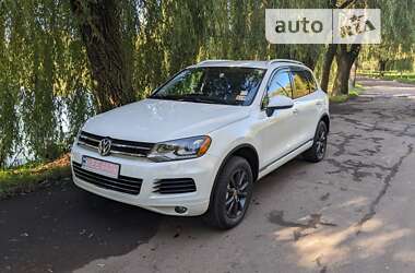 Позашляховик / Кросовер Volkswagen Touareg 2014 в Рівному