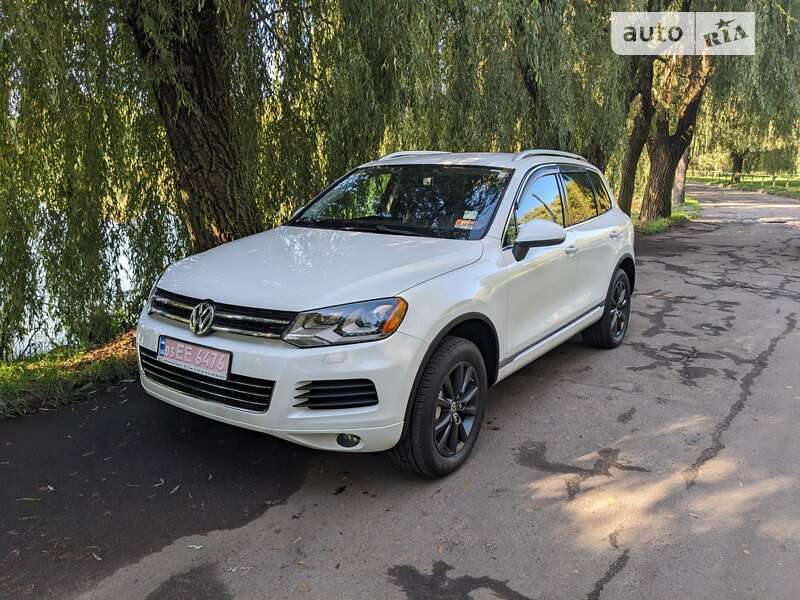 Внедорожник / Кроссовер Volkswagen Touareg 2014 в Ровно