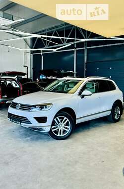 Внедорожник / Кроссовер Volkswagen Touareg 2014 в Черновцах