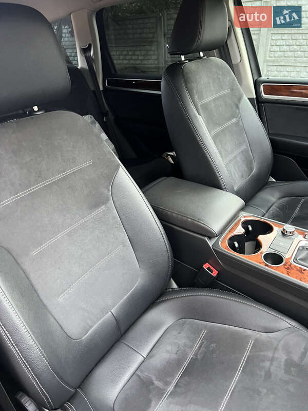 Внедорожник / Кроссовер Volkswagen Touareg 2013 в Умани