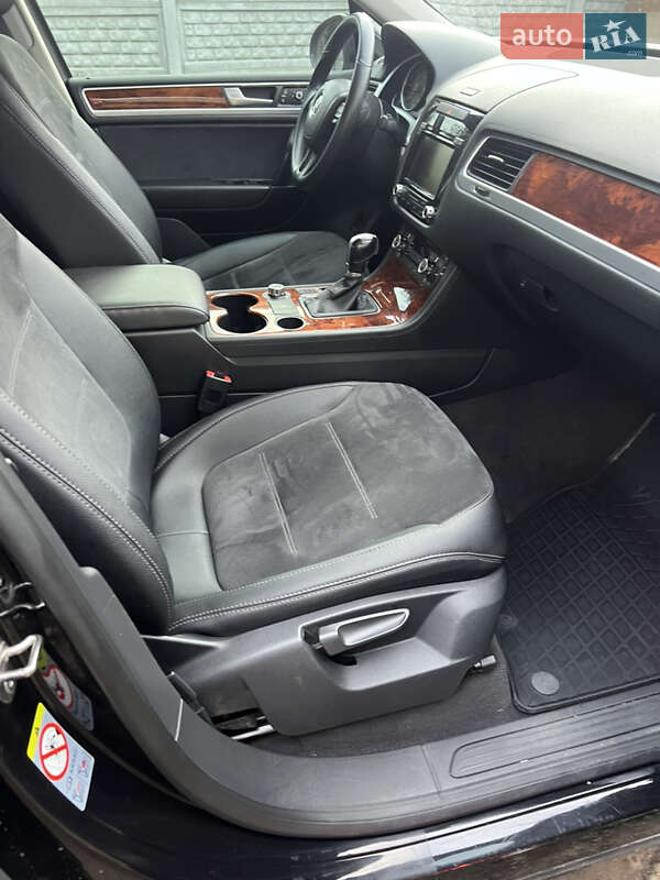 Внедорожник / Кроссовер Volkswagen Touareg 2013 в Умани