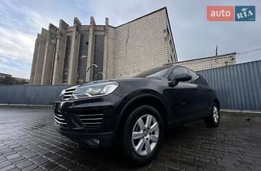 Позашляховик / Кросовер Volkswagen Touareg 2015 в Києві