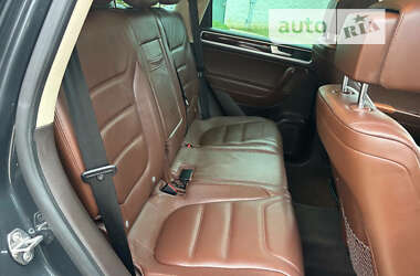 Позашляховик / Кросовер Volkswagen Touareg 2013 в 