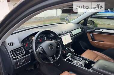 Внедорожник / Кроссовер Volkswagen Touareg 2014 в Киеве