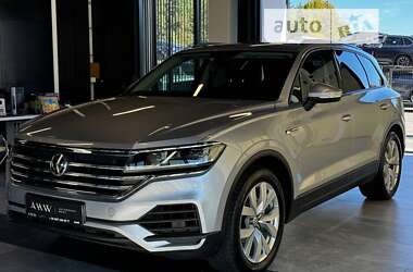 Позашляховик / Кросовер Volkswagen Touareg 2019 в Львові