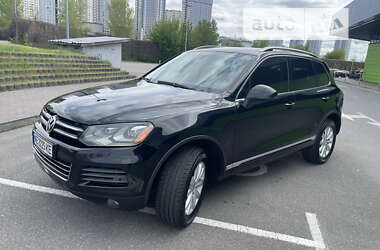 Позашляховик / Кросовер Volkswagen Touareg 2011 в Києві