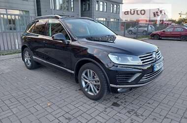 Позашляховик / Кросовер Volkswagen Touareg 2015 в Львові