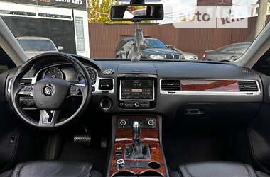 Внедорожник / Кроссовер Volkswagen Touareg 2013 в Харькове