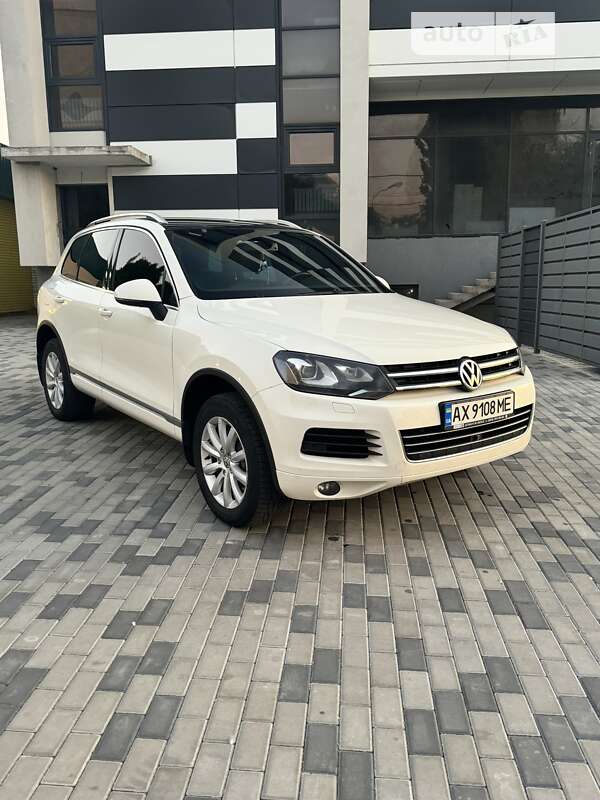 Внедорожник / Кроссовер Volkswagen Touareg 2011 в Харькове