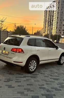 Внедорожник / Кроссовер Volkswagen Touareg 2011 в Харькове