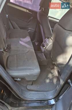 Внедорожник / Кроссовер Volkswagen Touareg 2012 в 