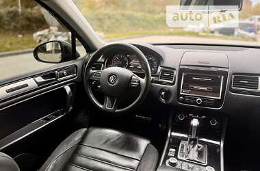 Внедорожник / Кроссовер Volkswagen Touareg 2013 в Львове