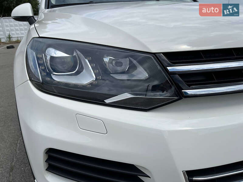 Внедорожник / Кроссовер Volkswagen Touareg 2011 в Киеве